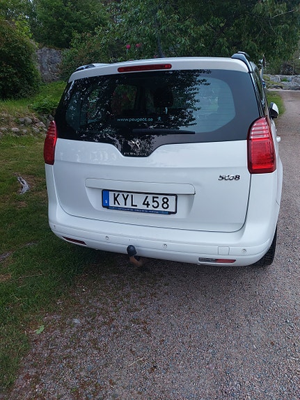 Peugeot 5008 2 of 5