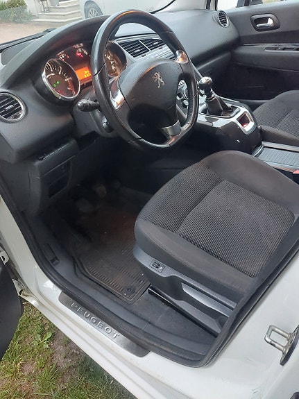 Peugeot 5008 4 of 5