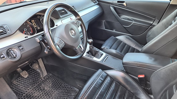 Volkswagen Passat 12 of 15