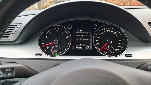 Volkswagen Passat 10 of 15