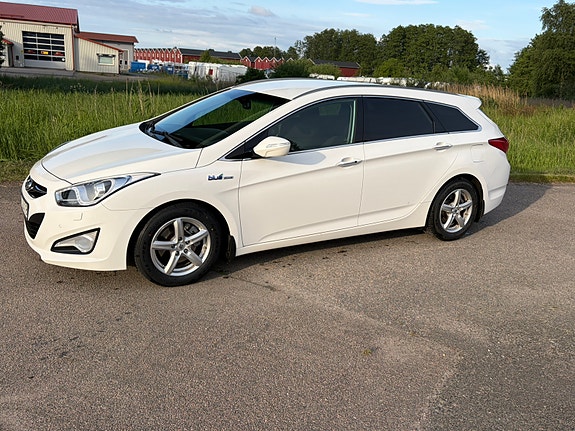 Hyundai i40 2 of 5