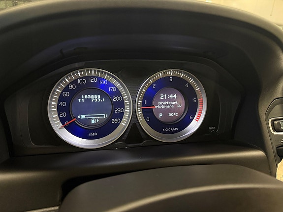 Volvo XC60 3 of 22