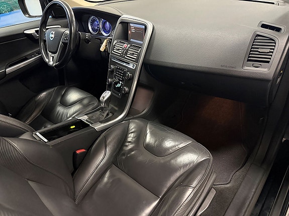 Volvo XC60 10 of 22