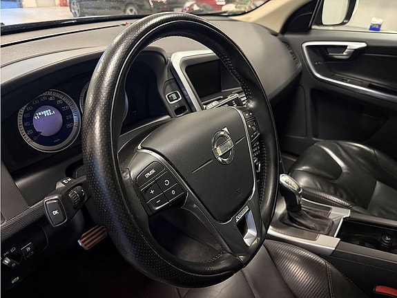 Volvo XC60 4 of 5