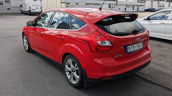 Ford Focus 2 of 4