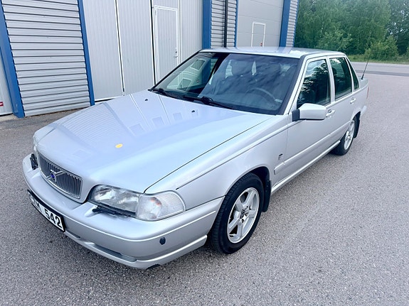 Volvo S70 2 of 5