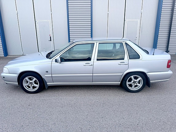 Volvo S70 3 of 5