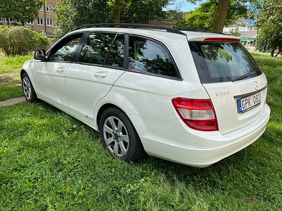 Mercedes-Benz C180 4 of 5