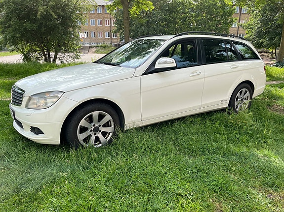 Mercedes-Benz C180 3 of 5