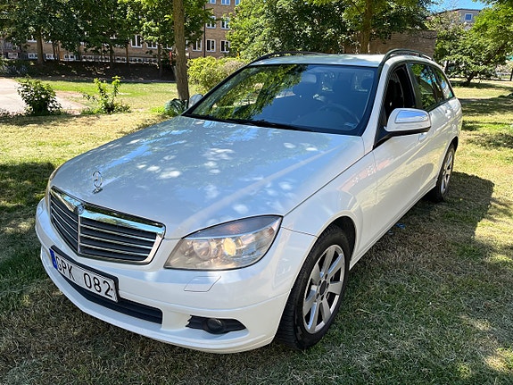 Mercedes-Benz C180 2 of 5