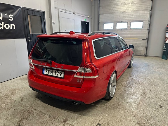 Volvo V70 4 of 5