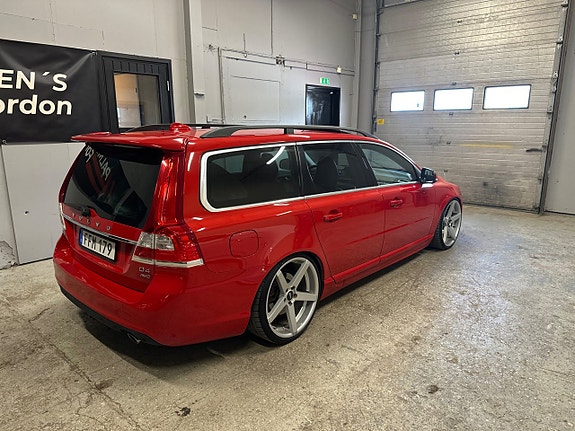 Volvo V70 3 of 5