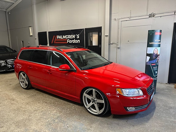 Volvo V70 2 of 5