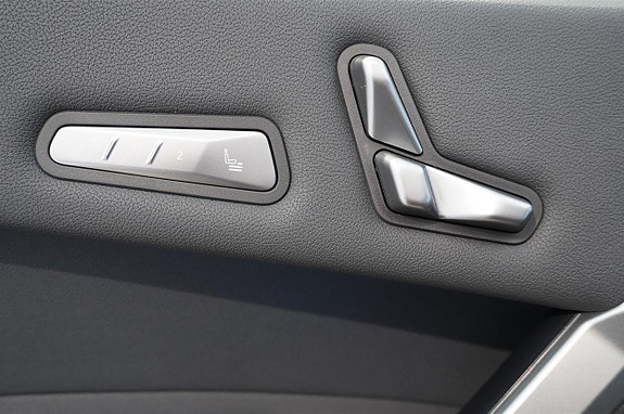 BMW iX 14 of 23