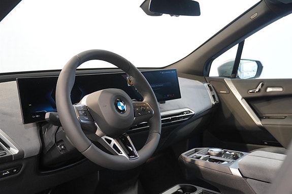 BMW iX 2 of 23