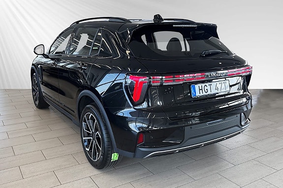 Lynk & Co 01 2 of 5