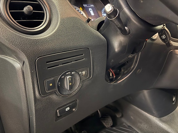 Mercedes-Benz Vito 111 13 of 25