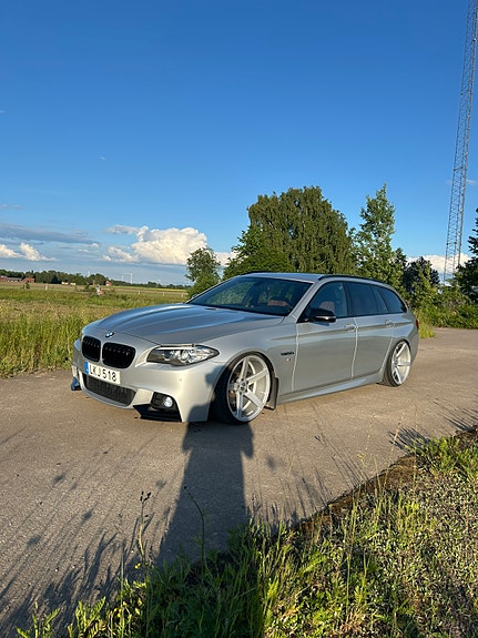 BMW 520d 2 of 5