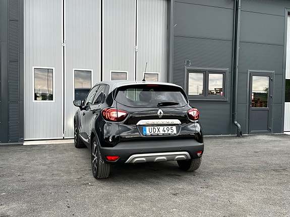 Renault Captur 3 of 5