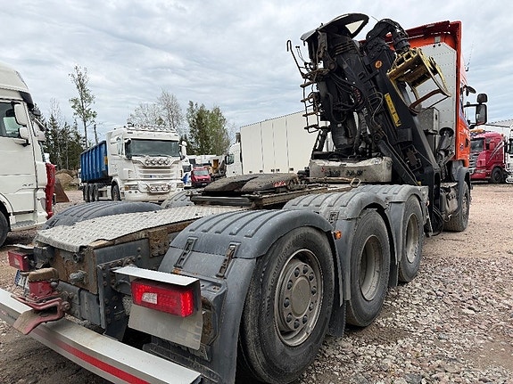 Scania R520LB8X4*4HSA Dragbil med timmerkran 3 of 24