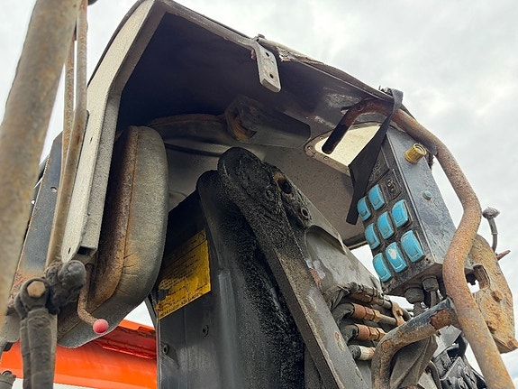 Scania R520LB8X4*4HSA Dragbil med timmerkran 14 of 24