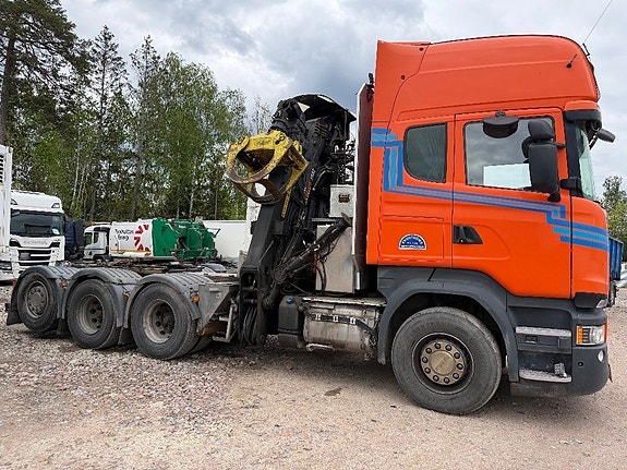 Scania R520LB8X4*4HSA Dragbil med timmerkran 18 of 24