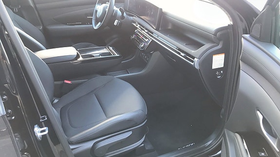 Hyundai Tucson 3 of 9