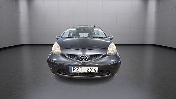 Toyota Aygo 2 of 9