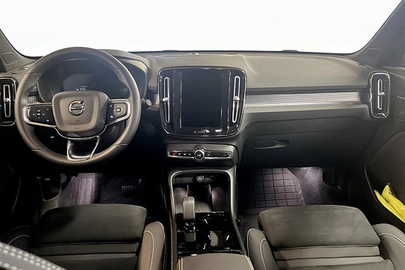 Volvo EX40 4 of 5