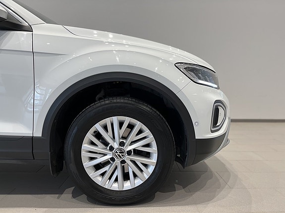 Volkswagen T-Roc 4 of 27
