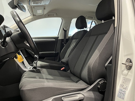 Volkswagen T-Roc 9 of 27