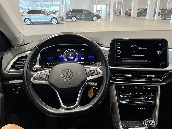 Volkswagen T-Roc 13 of 27