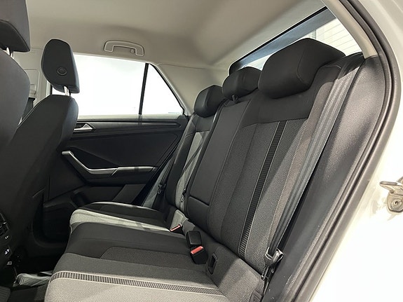 Volkswagen T-Roc 8 of 27