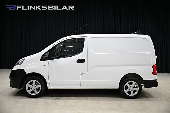 Nissan NV200 2 of 5