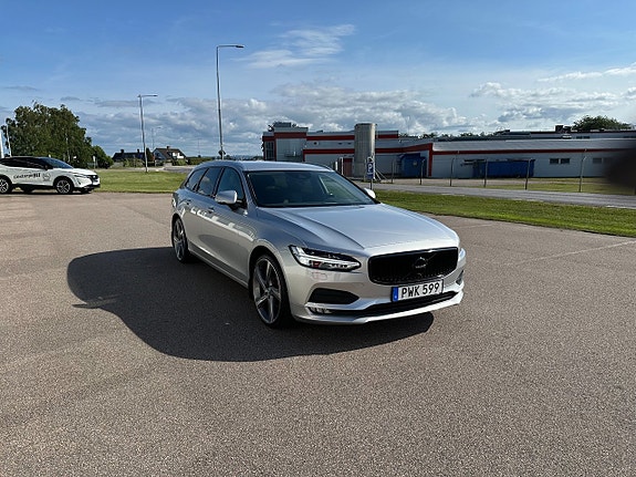 Volvo V90 2 of 5