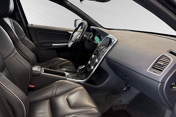 Volvo XC60 10 of 27