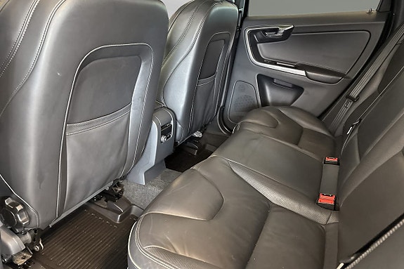 Volvo XC60 8 of 27