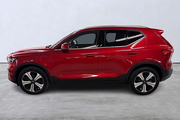 Volvo XC40 2 of 5