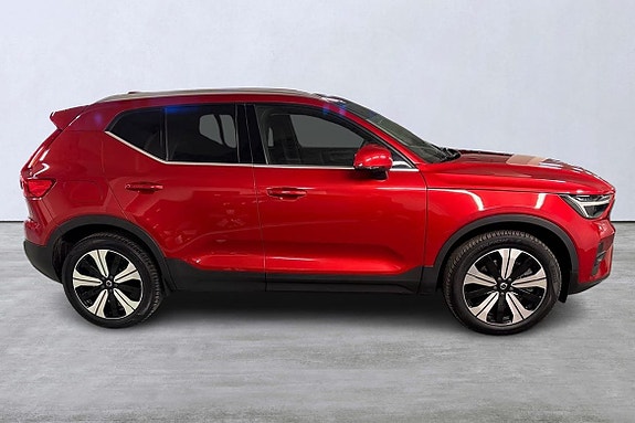 Volvo XC40 3 of 5