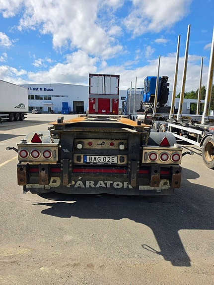 Parator 6 of 16