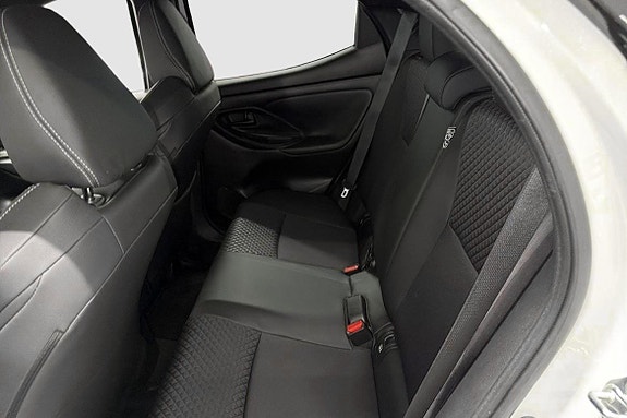 Toyota Yaris 10 of 11