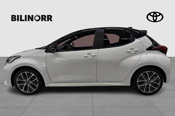 Toyota Yaris 3 of 11