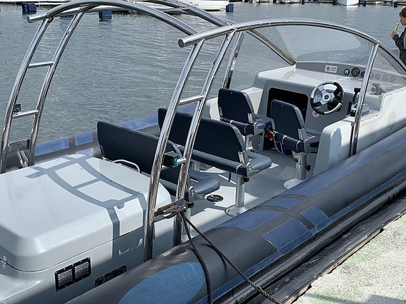 Prestige 900 med 320 hk Mercruiser diesel 3 of 5