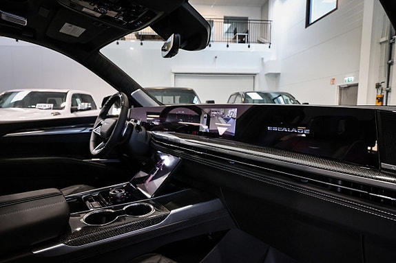 Cadillac Escalade 13 of 30