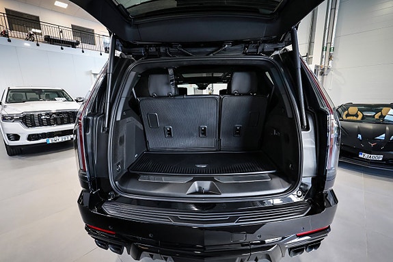 Cadillac Escalade 10 of 30