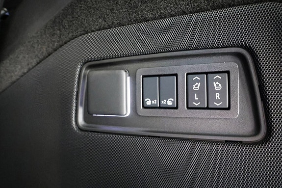 Cadillac Escalade 27 of 30