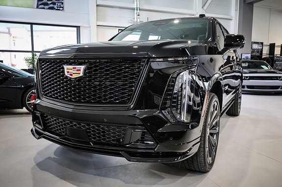 Cadillac Escalade 3 of 5