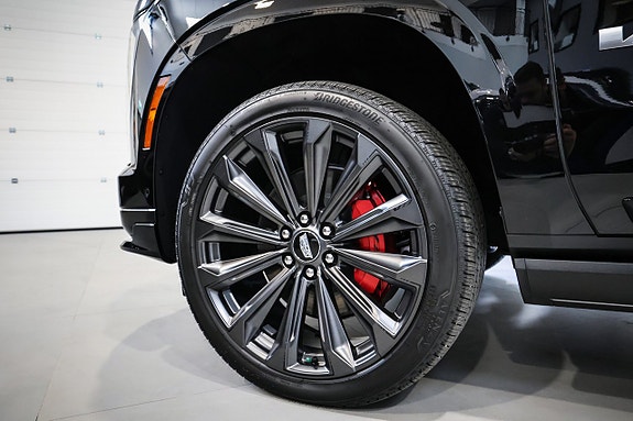 Cadillac Escalade 8 of 30