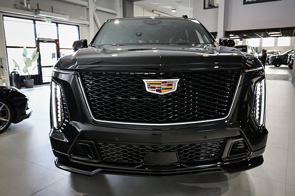 Cadillac Escalade 2 of 5