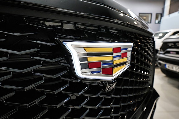 Cadillac Escalade 30 of 30